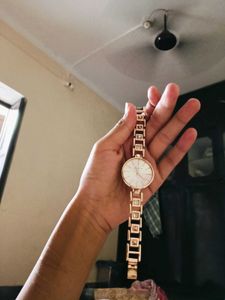 Women Stylish Golden Chain Watch