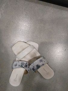 Zudio Flat Sandal