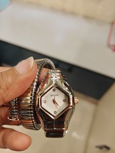 Stylish Women&#39;s Watch (Battery Needed)