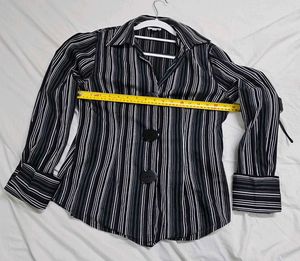 Stylish, long-sleeve button-up shirt