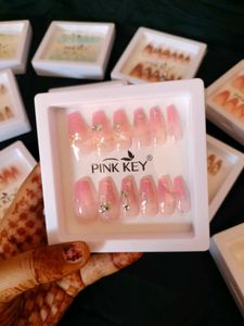 PINK KEY Press-On Nails