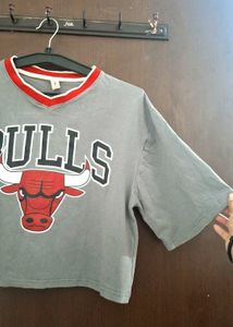 Grey Chicago Bulls Graphic Crop Top (M)