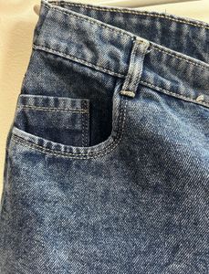 Woman Straight Fit Jeans