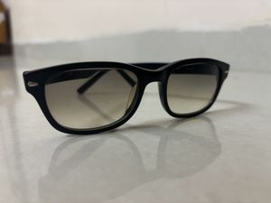 RAY-BAN Classic Black Sunglasses
