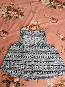 Black & White Tribal Print Sleeveless Crop Top