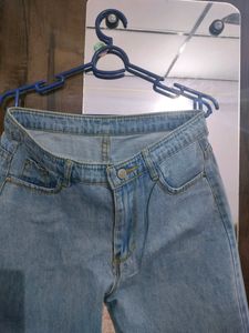 Light Wash Cropped Jeans