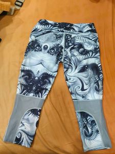 Abstract Print Capri Workout Dry Fit Leggings