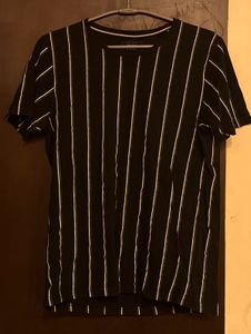 Men’s black tshirt