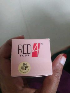 Red4Four Power Stay Foundation