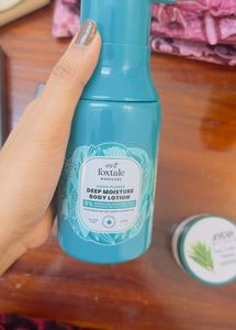 Beauty Set Lipstick Moisturiser Lotion For Low Rat