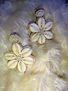 Cowrie Shell Flower Earrings