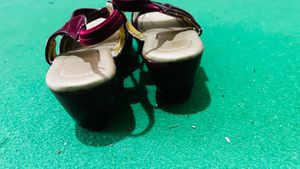 Burgundy heels 5.5-7.5 years