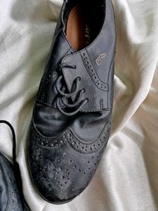 BATA Women&#39;s JIL Black Sneakers