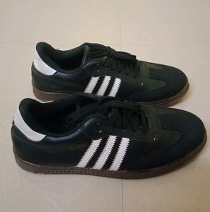 Shoe