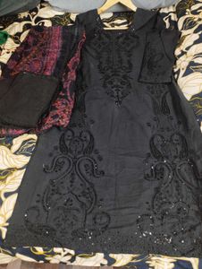 Trending Pakistani Suit