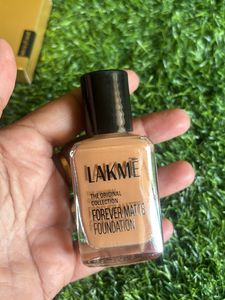 LAKME FOREVER MATTE FOUNDATION
