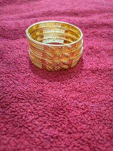 Beautiful Gold Plated 4 Bangles 2.8 Size