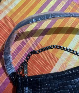 Zaik Shoulder Bag