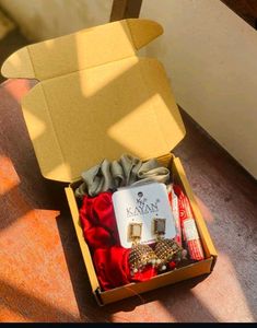 Hamper , Bouquet, Bracelet , Available 🎀