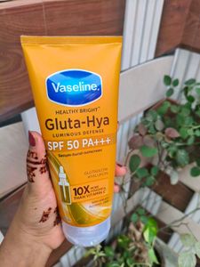 Vaseline Gluta Hya Sunscreen 🧴