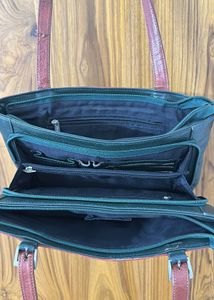 *1980s VINTAGE 100% AUTHENTIC* Dark Olive Handbag