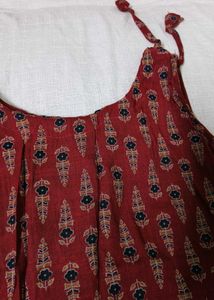 Sleeveless red kurti