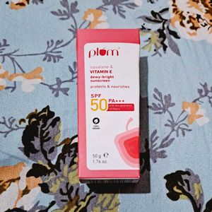Plum Squalane &amp; Vitamin E Dewy-Bright Sunscreen