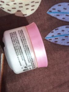 Pond&#39;s Bright Beauty Serum Cream