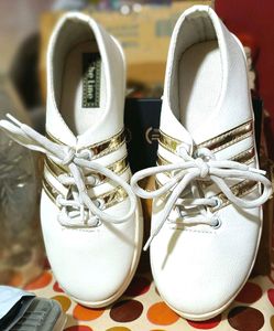 ALL NEW SNEAKERS... Never Wore It Once