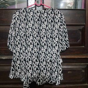 Chic Black &amp; White Top
