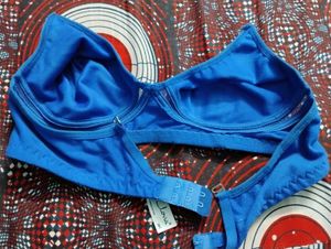 Non-Padded Non-Wired Bra with Detachable Strap