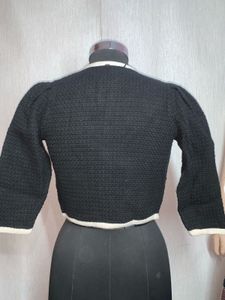 Chic Cropped Knit Jacket