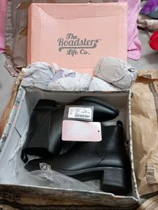 Roadster Black Chelsea Boots