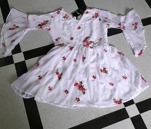GeorgetteStyleFit & FlarePatternEmbroideredNeck St
