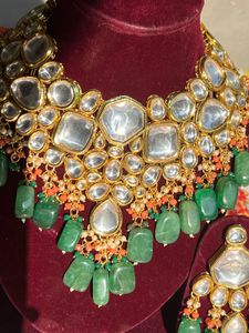 Emerald Kundan Jewelry Set
