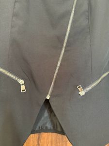 Chic Black Zipper Blazer