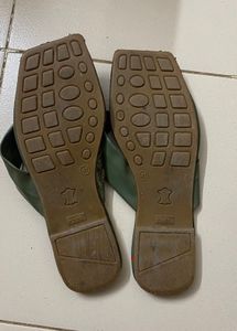 Trendy Slippers