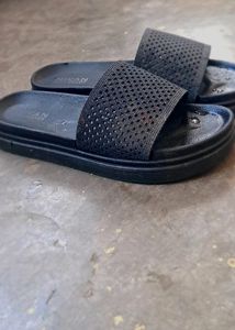 Black Slippers🌷
