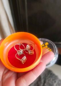 like new Sparkling Silver Tone Rings (Set of 4)