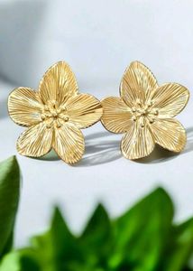 Anti-tarnish Flower Earrings