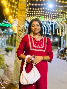 women embroidered straight kurta with dupatta and