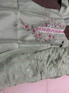 heavy work dupatta, kurta with cigarette pant