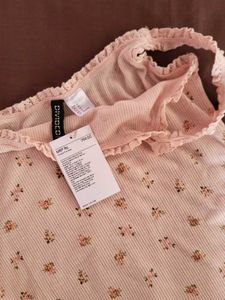 H&amp;M Lace Trimmed Crop Top/ SIZE-M