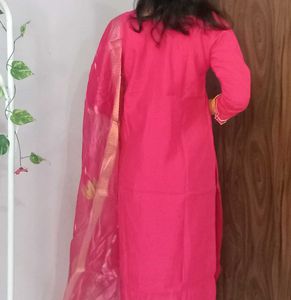 Pink premium quality pearl Embellished Kurta Set