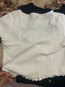 Set of 2 cropped Button tops
