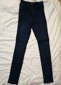 Skinny Jeans In Navy Blue Color