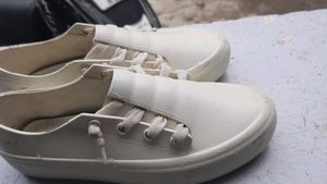 Zudio White Casual Shoes