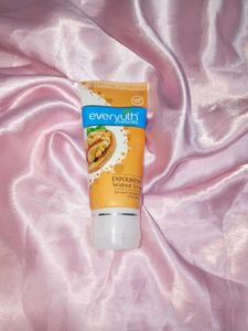 Everyuth Walnut Scrub