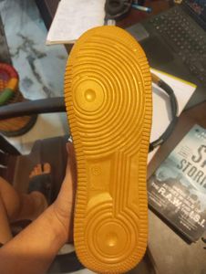 SPORTS SNEAKER