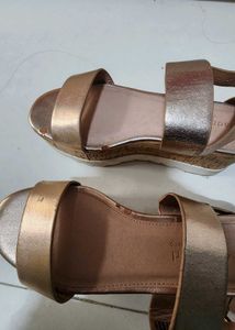 Steve madden gold Platform Sandals